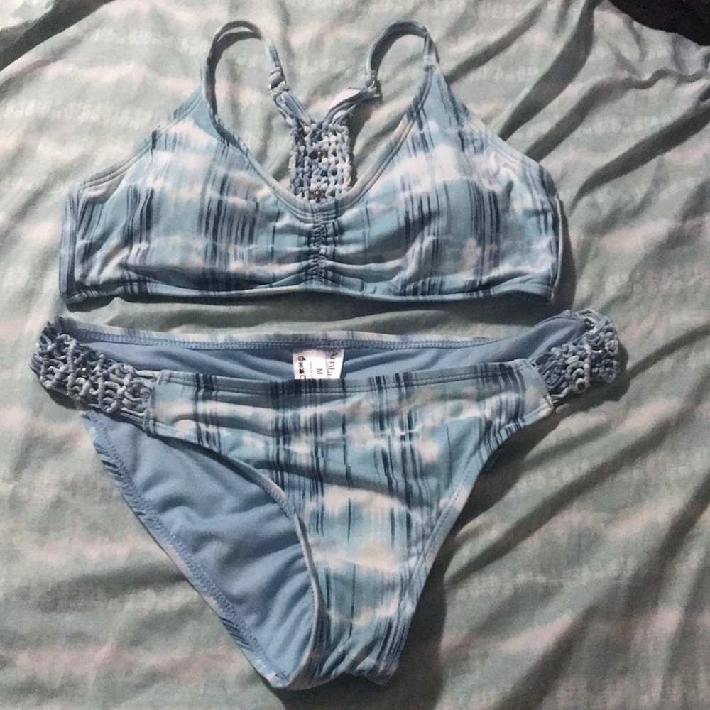 Bikini / swim suit
